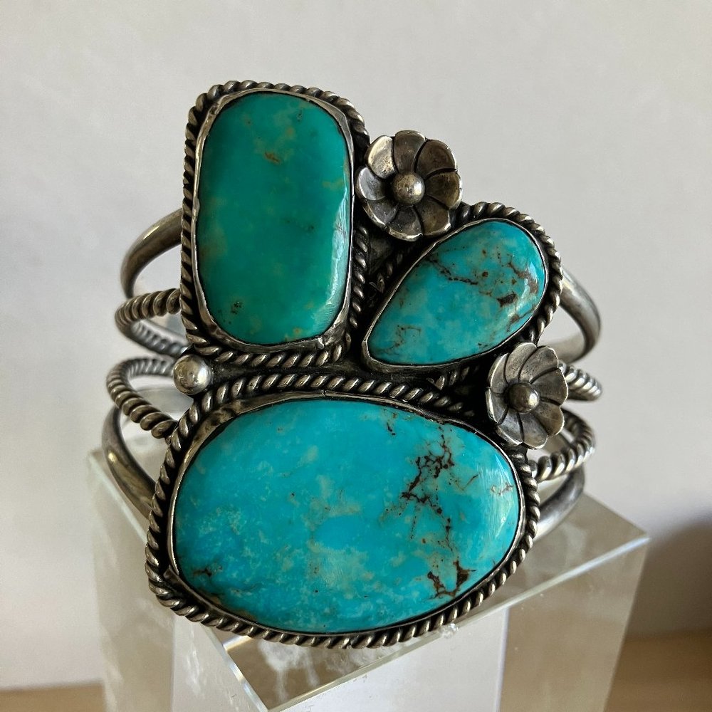 Amazing Large and Beautiful Vintage Native American Turquoise Sterling Cuff